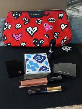 Estee Lauder Cosmetic Pouch Bundle Lips,, Eyes, Cheeks  New
